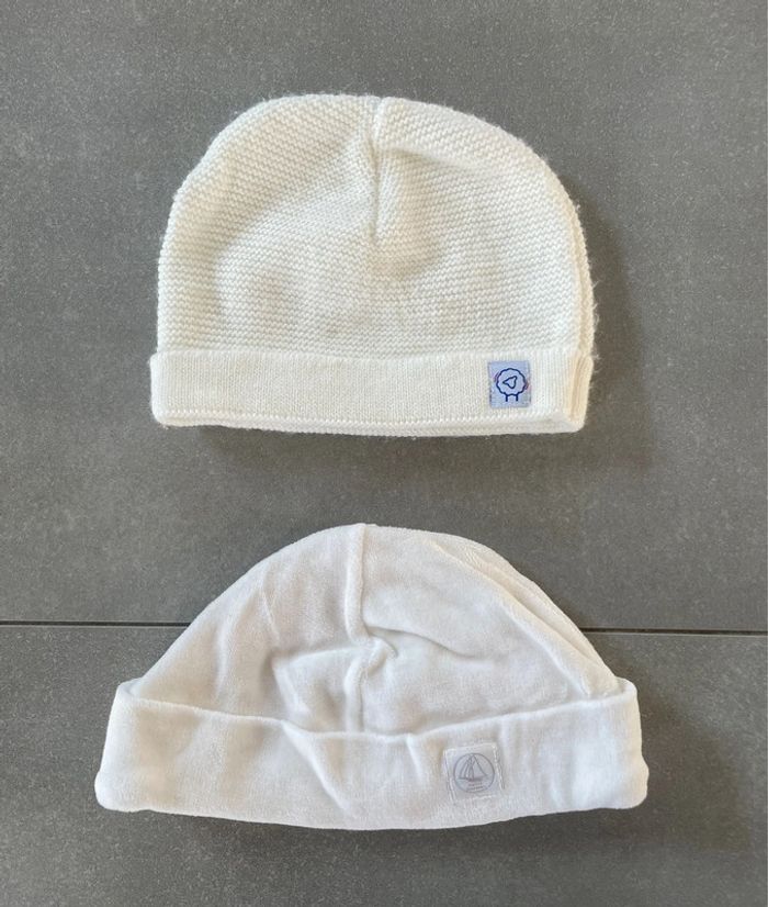 Lot 2 bonnets