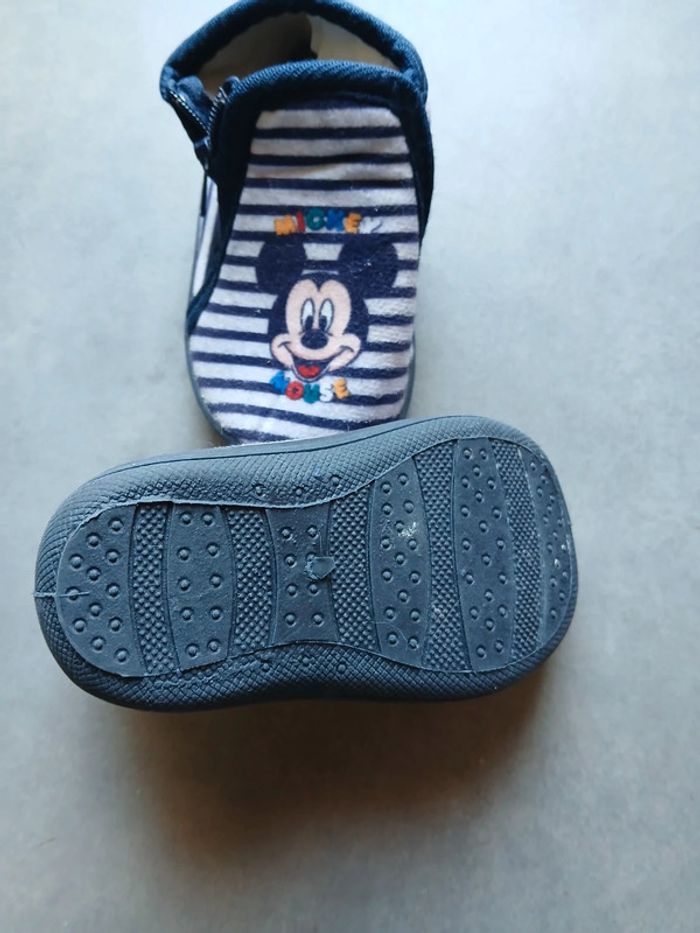 Chaussons taille 18 - photo numéro 3