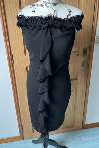 Robe chic noire col Bardot dentelle Rinascimento taille 38/40