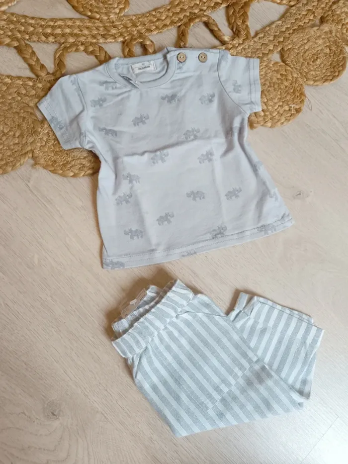 Jolie ensemble 3 mois neuf avec étiquette