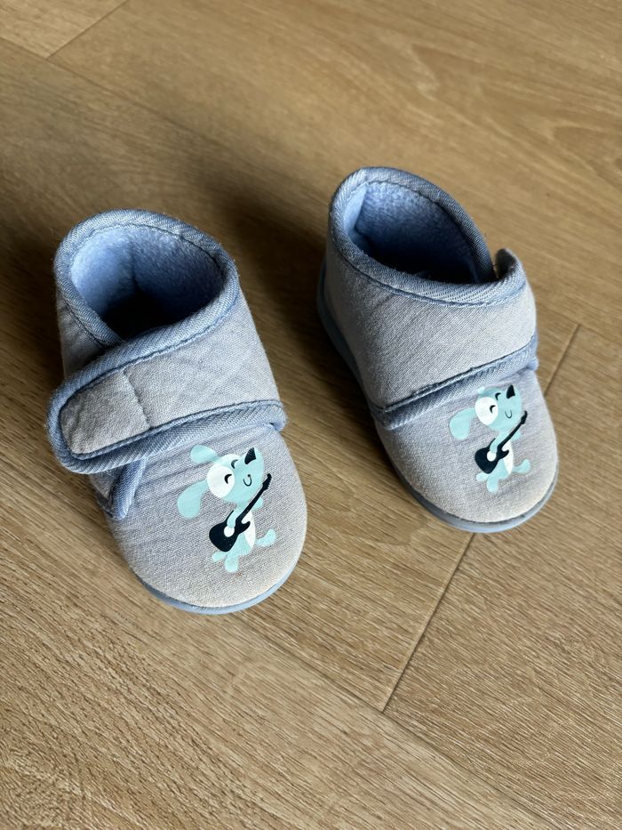 Chaussons taille 19