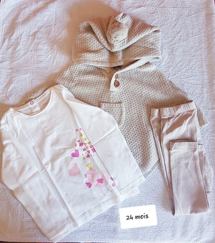 Ensemble cape,t-shirt et legging in extenso 24 mois