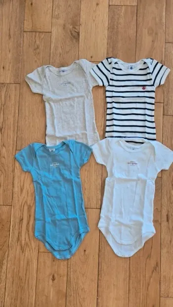 Lot 4 body manches courtes garçon Petit Bateau - 18 mois
