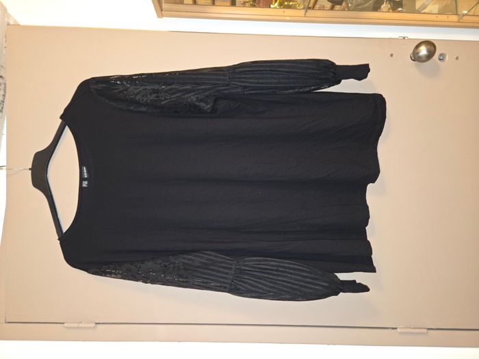 Blouse noire manches longs et dentelles - photo numéro 4