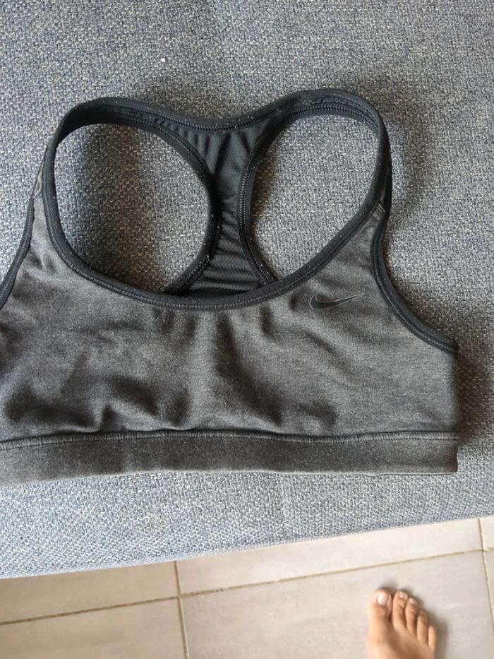Brassière Nike réversible noire et grise 12 ans - photo numéro 2