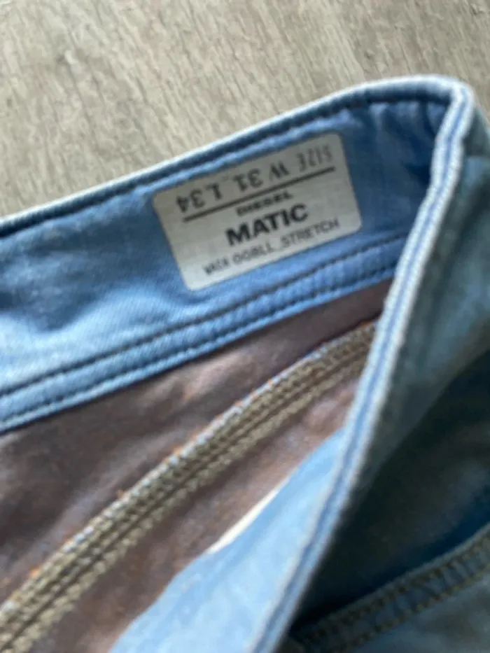 Jeans Diesel taille basse - photo numéro 4