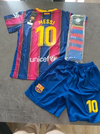 Tenue foot Léo Messi FC Barcelone. T.24