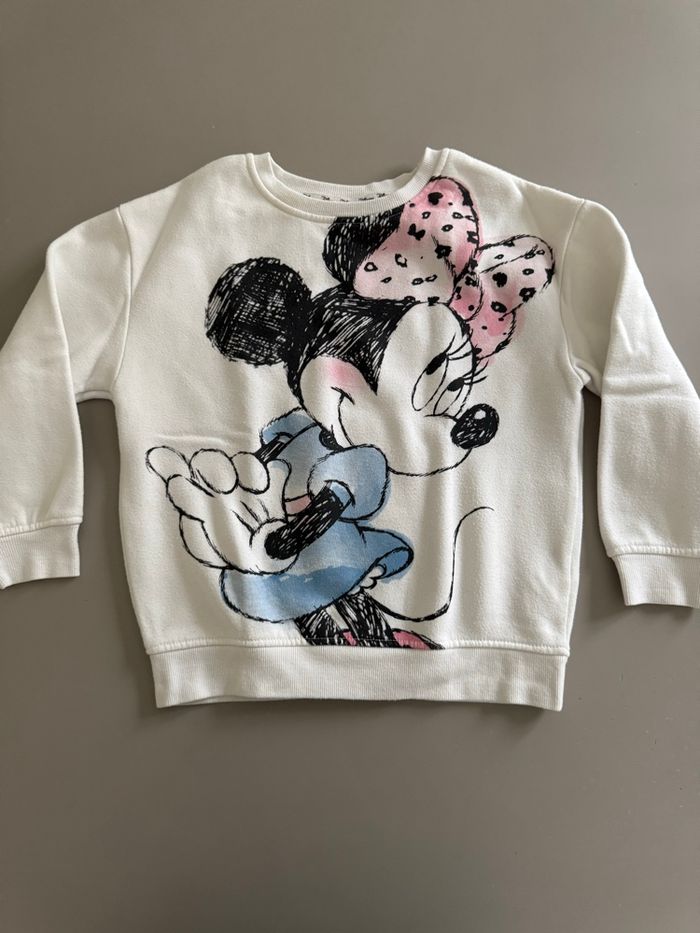 Pull Minnie. Imprimés recto et verso. 5-6 ans. primark. - photo numéro 2