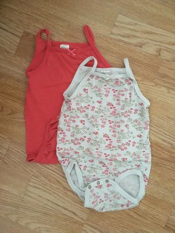 Bodies fille (taille 86).