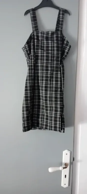 Superbe petite robe à bretelles épaisses xxs LH