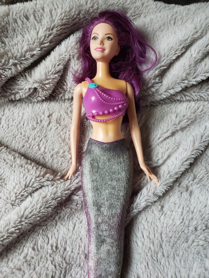 Barbie avec habit sirène - photo numéro 2