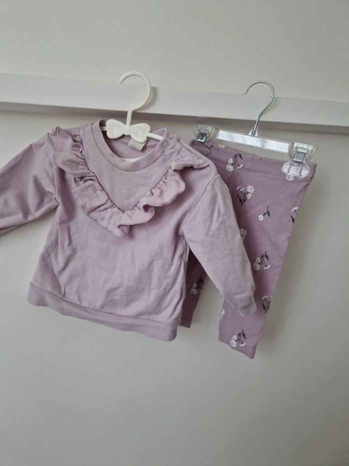 Ensemble pull leggings lilas fleuri 4-6mois très bon état H&M