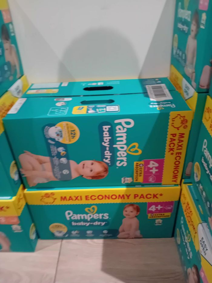 Couches pampers baby-dry taille 4+