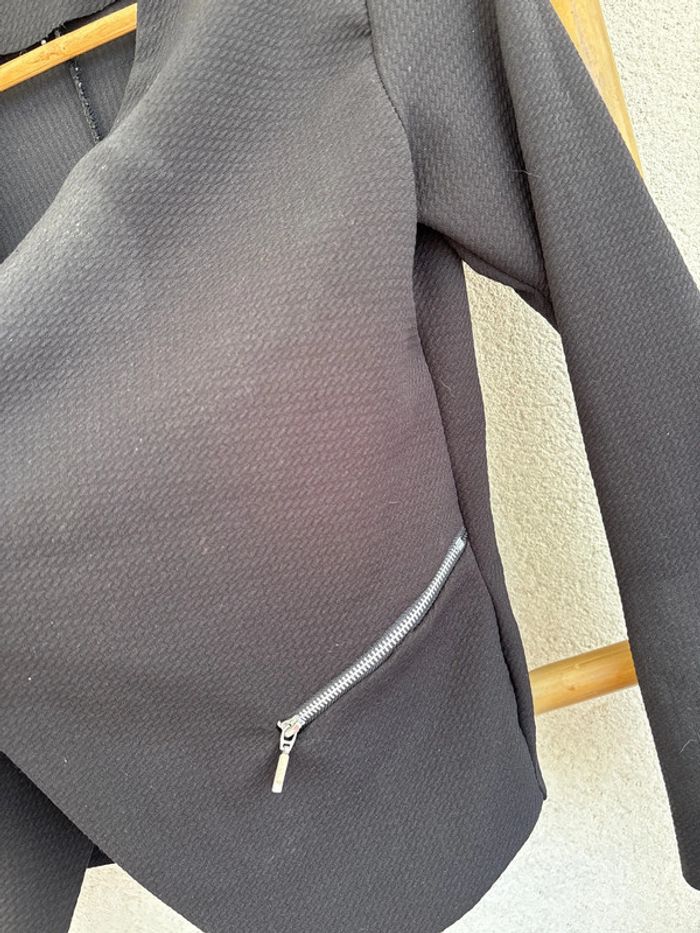 Veste noire légère avec noeud dans le dos - photo numéro 4