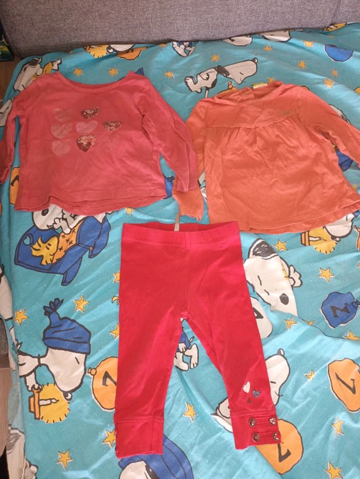 Le lot vêtement de bébé