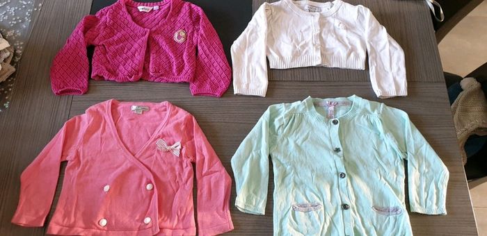 Lot 4 gilets 18 mois