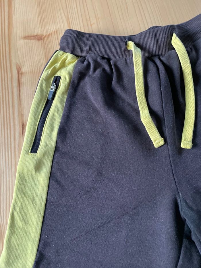 Short noir et jaune taille 5 ans - photo numéro 2