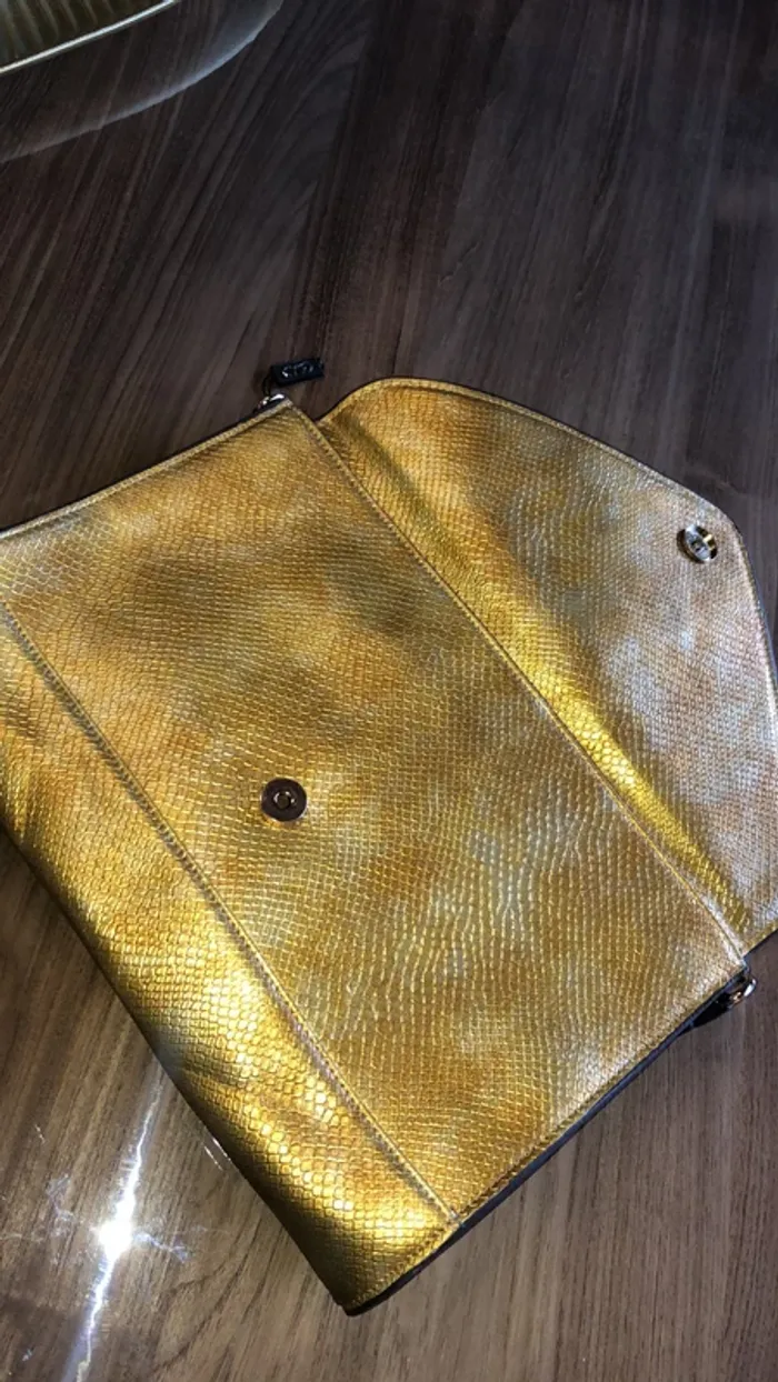 pochette doré style croco - photo numéro 4