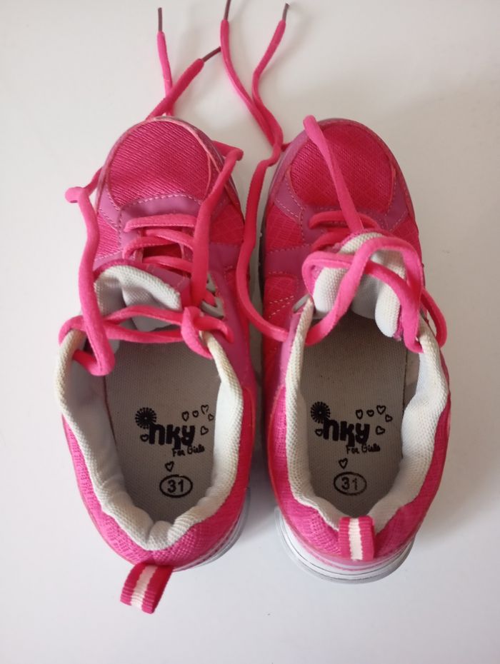 Baskets P31 . Avec lacets  . Tissu rose  et semelles extérieures grises . Parfait état . - photo numéro 8