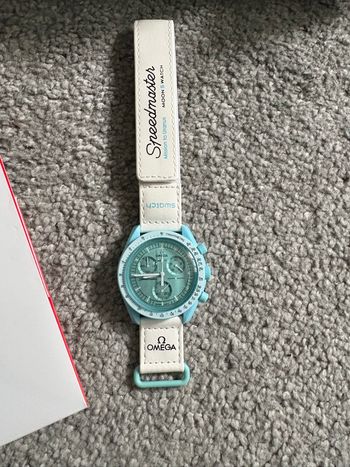 Montre Omega swatch bleu 