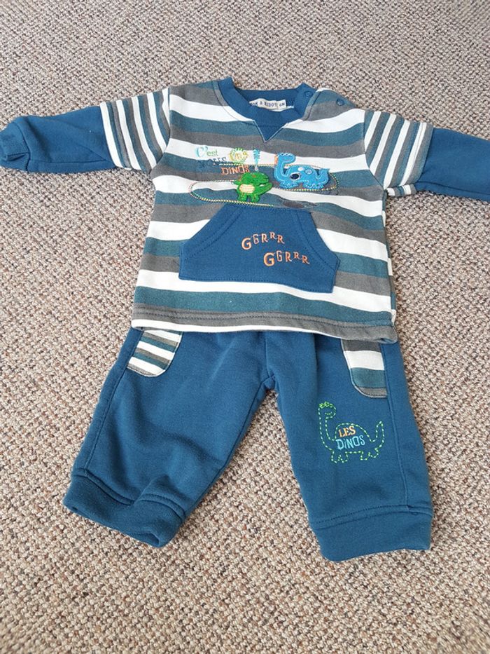 Jogging Pantalon sweat neuf sans étiquette taille 6 mois - dinosaure