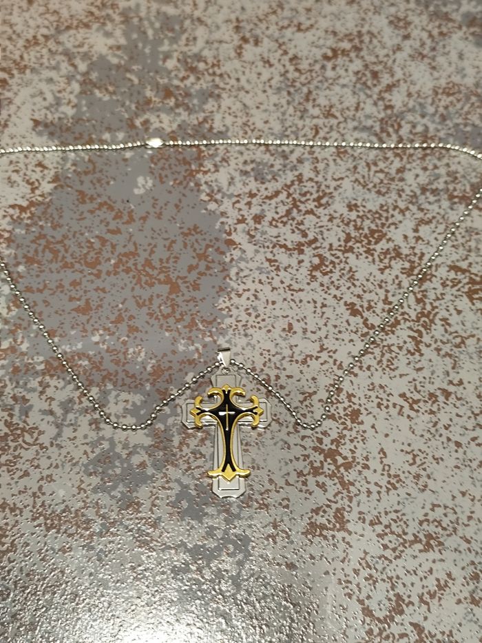 Chaîne et pendentif croix - photo numéro 6