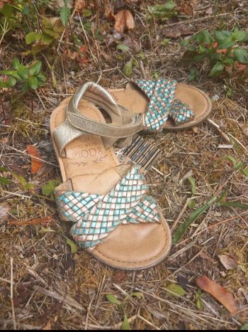 Sandales façon tresse croisée 25