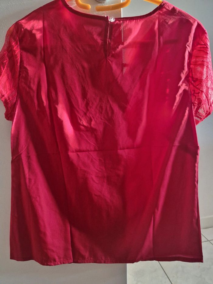 Tee-shirt rouge - photo numéro 2
