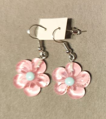 Jolies fleurs roses en résine en boucles d'oreilles