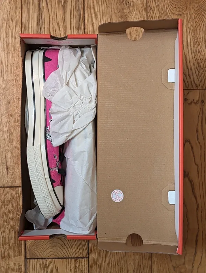 Converse Chuck Taylor NEUVES - photo numéro 4