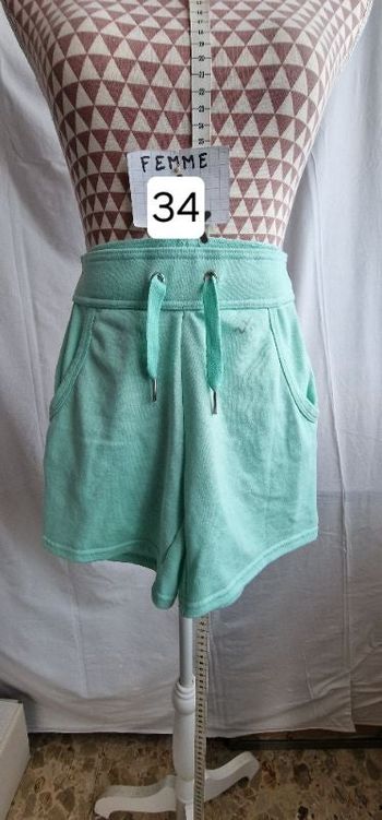 Short, vert d'eau, en très très bon état, en polyester &coton