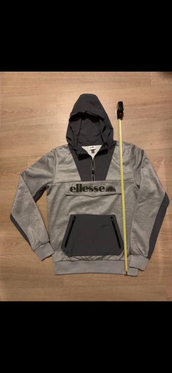 Pull ellesse à capuche taille S adulte couleur gris parfaite état