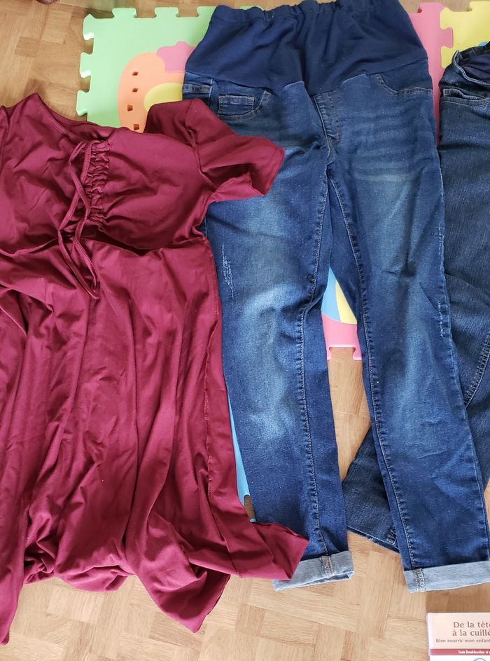 Lot maternité – vêtements taille S + coussin d’allaitement + livres - photo numéro 3