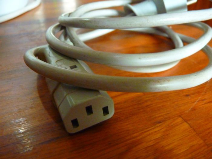 Câble cordon d'alimentation PC écran, CEI C13 vers CEE 7/7 informatique bureau - photo numéro 2