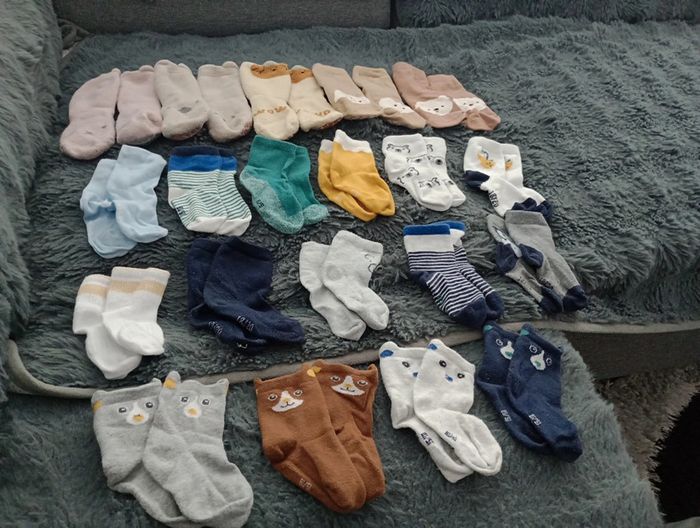 Lot de 19 paires de chaussettes diverses tailles