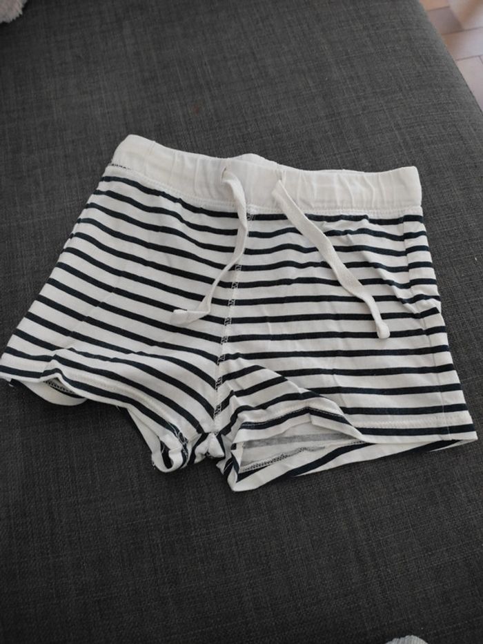 Lot short 24 mois - photo numéro 3