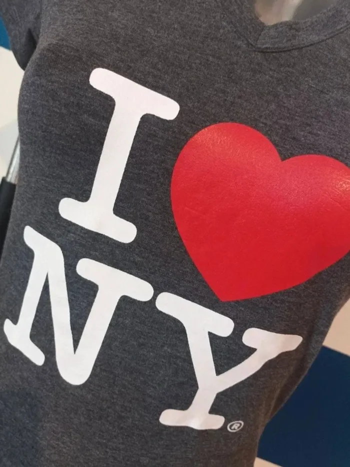 Jolie tee-shirt gris neuf I Love NY femme taille 38 - photo numéro 2