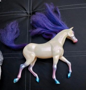 Cheval vintage figurine crinière mauve