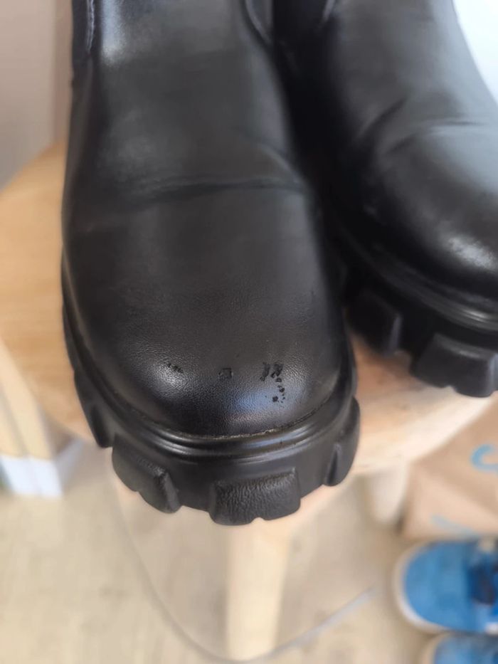Paire de boots noires - photo numéro 11