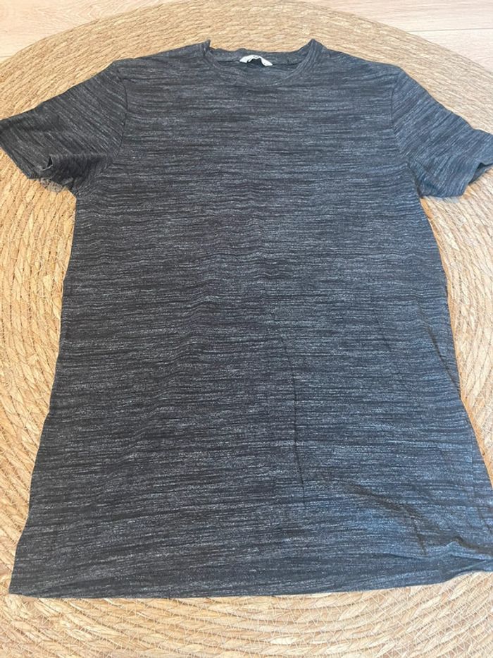Teeshirt taille S - photo numéro 2