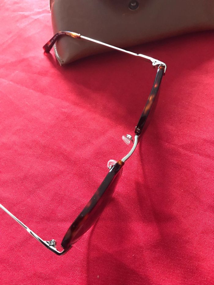 Lunette de Soleil marque Unofficial - photo numéro 7