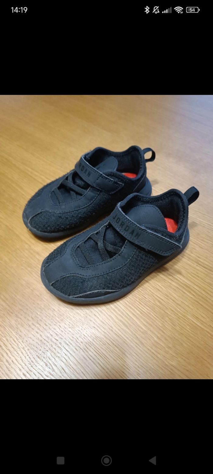 Baskets Jordan pointure 27