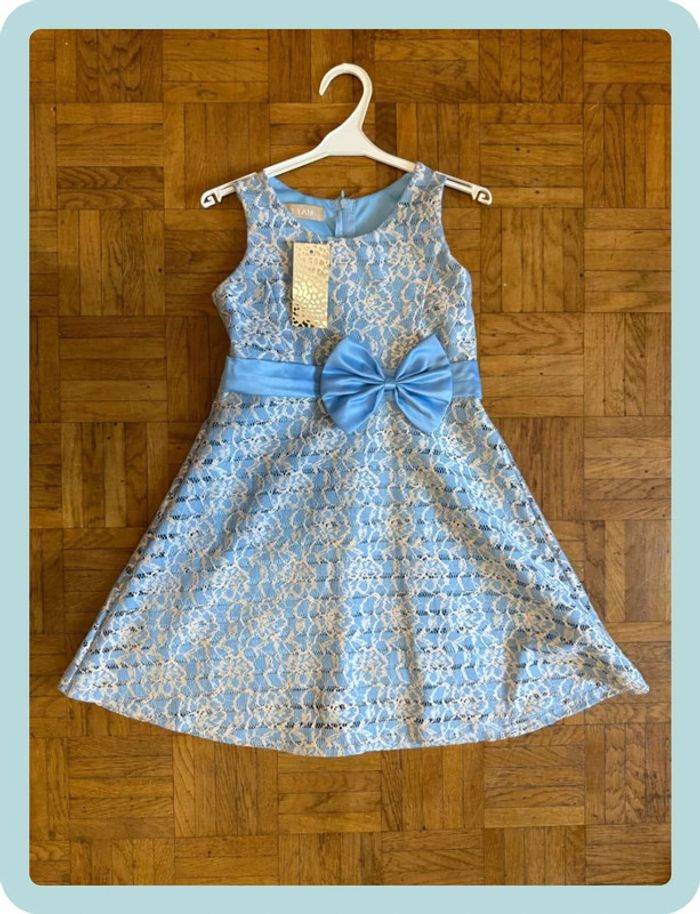 Robe à dentelle bleue - photo numéro 3