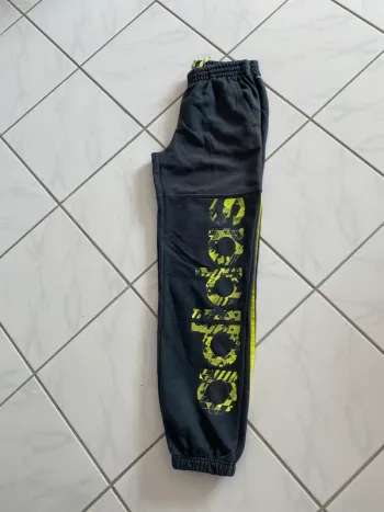 Jogging Adidas Taille 15/16 ans (XS adulte) Look sport & urbain Excellent état !