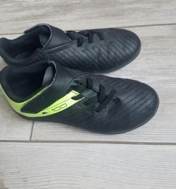 Baskets de foot à crampons Decatlon  t 29 tbe