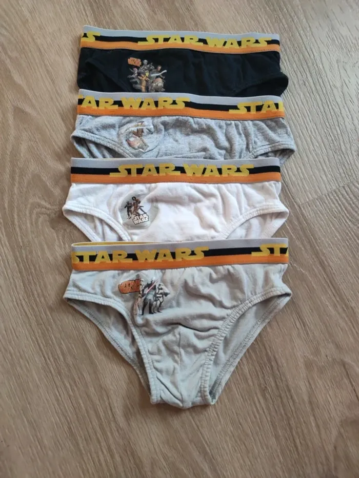 4 slips star wars 2/3 ans