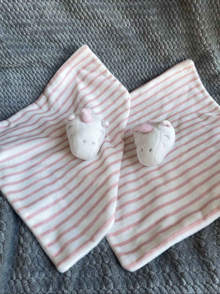 Doudou plat carre licorne raye rose et blanc Primark