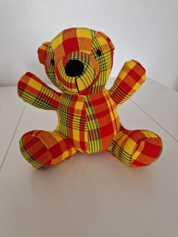 Peluche nounours à carreaux