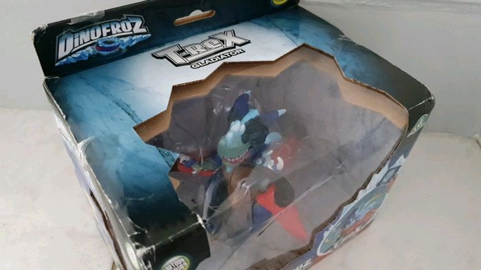 Figurine Dinofroz T Rex gladiator Neuf - photo numéro 3