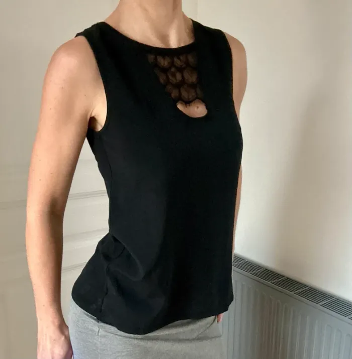 Magnifique petit haut en dentelle – Naf Naf, Taille 36 (S) - photo numéro 4